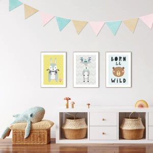 Drei fröhliche Bilder mit niedlich gemaltem Hase, Hirsch und Bär